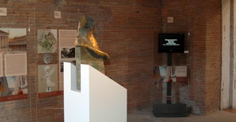 Sala introduttiva al Foro di Augusto, esempio di compresenza di pannelli didattici e prodotti multimediali