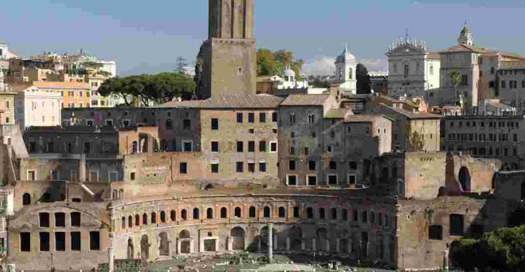 Il Grande Emiciclo visto da via dei Fori Imperiali Il Grande Emiciclo visto da via dei Fori Imperiali