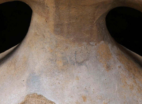 Anfora MT 69, iscrizione dipinta in nero sul collo