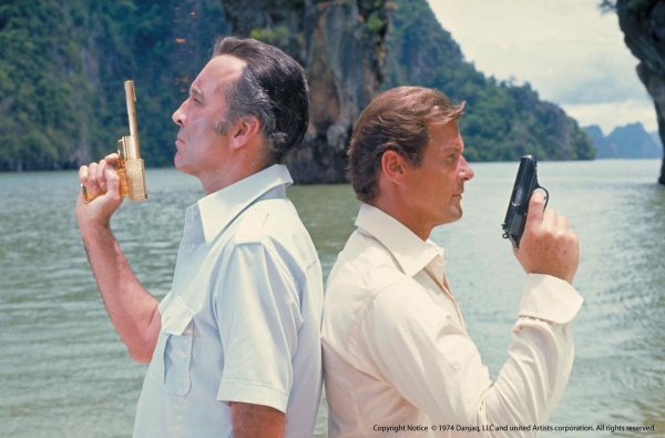 007 L'uomo dalla pistola d'oro