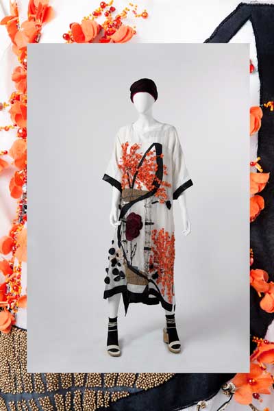 Antonio Marras - Collezione Primavera/Estate 2014. Caftano in lino, seta jacquard con applicazioni a mano a motivi floreali. Archivio Antonio Marras