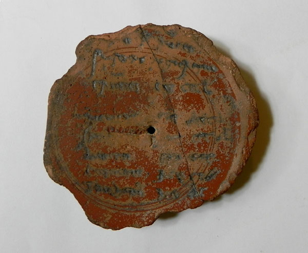 Fondo di piatto (sigillata) con graffita lista di infornatura  - Da Migliarino (Pisa)