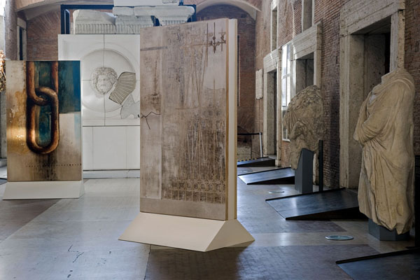 A destra Solo all'alba (225x137 cm), a sinistra Memore (225x137 cm). © Moreno Maggi Photographer