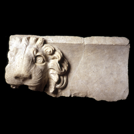Frammento di cornice con mensole (fascia sagomata terminale superiore, o sima,  con gocciolatoio a forma di testa di leone)