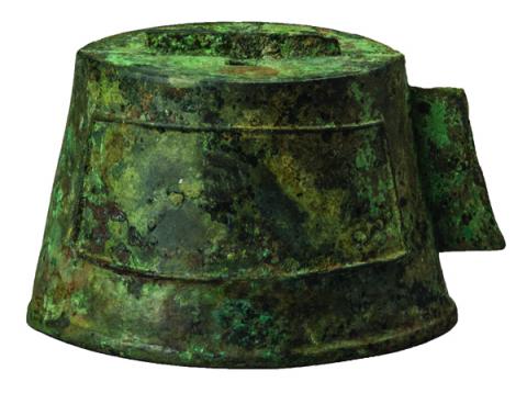 Museo di Sanxingdui_Campana di bronzo; Epoca Shang (1600-1046 a.C.)_lunghezza 13,5 cm, larghezza 9 cm, altezza 8,5 cm