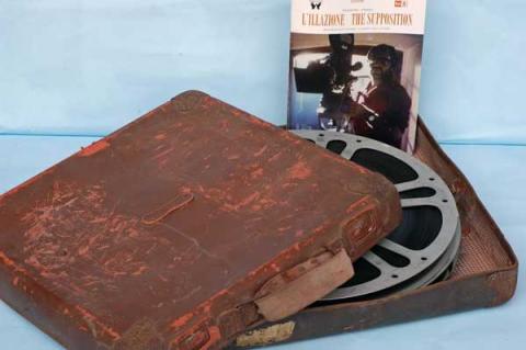 15. Contenitore in cui fu conservato il film diretto da Lelio Luttazzi 15. Contenitore in cui fu conservato il film diretto da Lelio Luttazzi