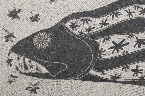 1. MOSAICO, dettaglio. Opus tessellatum biancone e nero marquinia, 300 x 100 cm 1. MOSAICO, dettaglio. Opus tessellatum biancone e nero marquinia, 300 x 100 cm